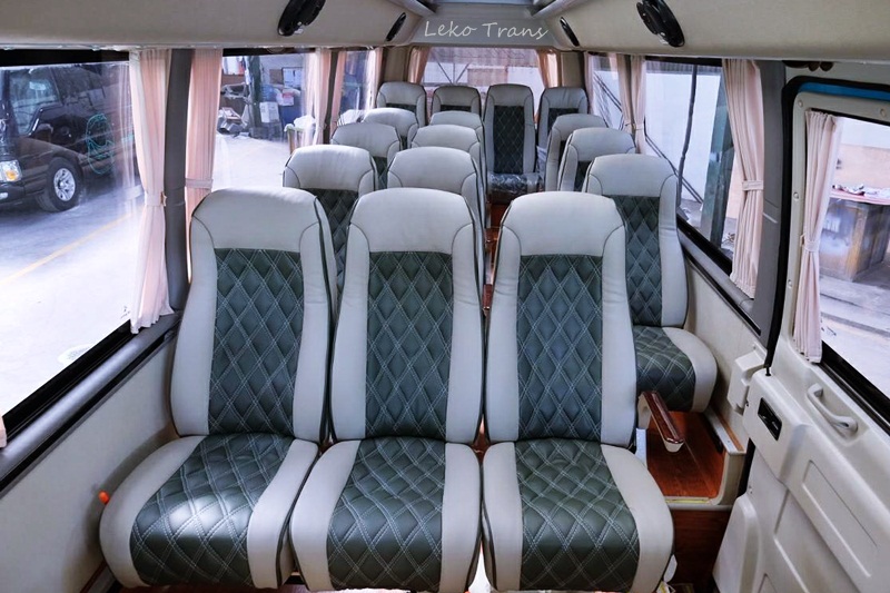 interior elf coaster 17 seater sewa di bali